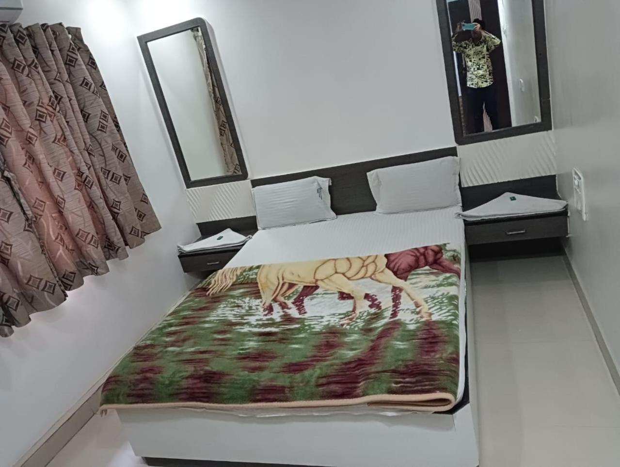 Hotel Shri Sai Darshan Shirdi Eksteriør billede